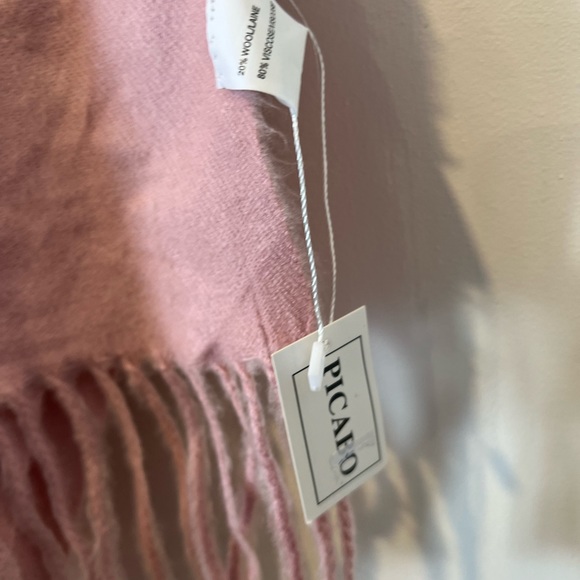 Soft blush pink scarf and gloves NWT - Picture 5 of 6